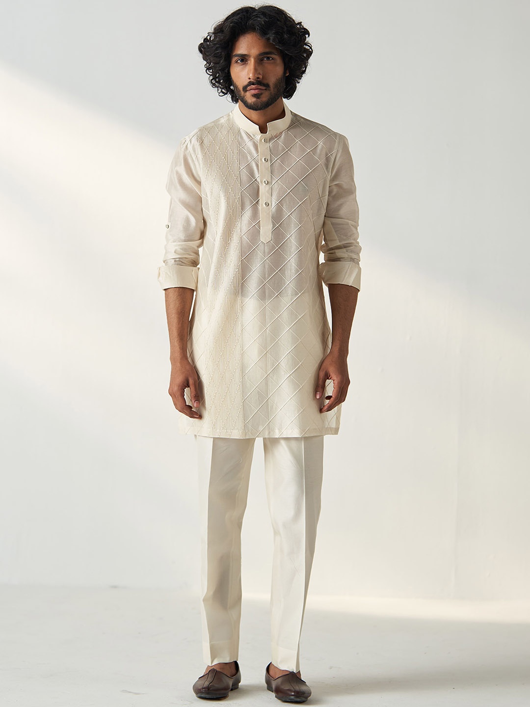 

STUDIO BAGECHAA Men Regular Chanderi Silk Kurta with Trousers, Off white