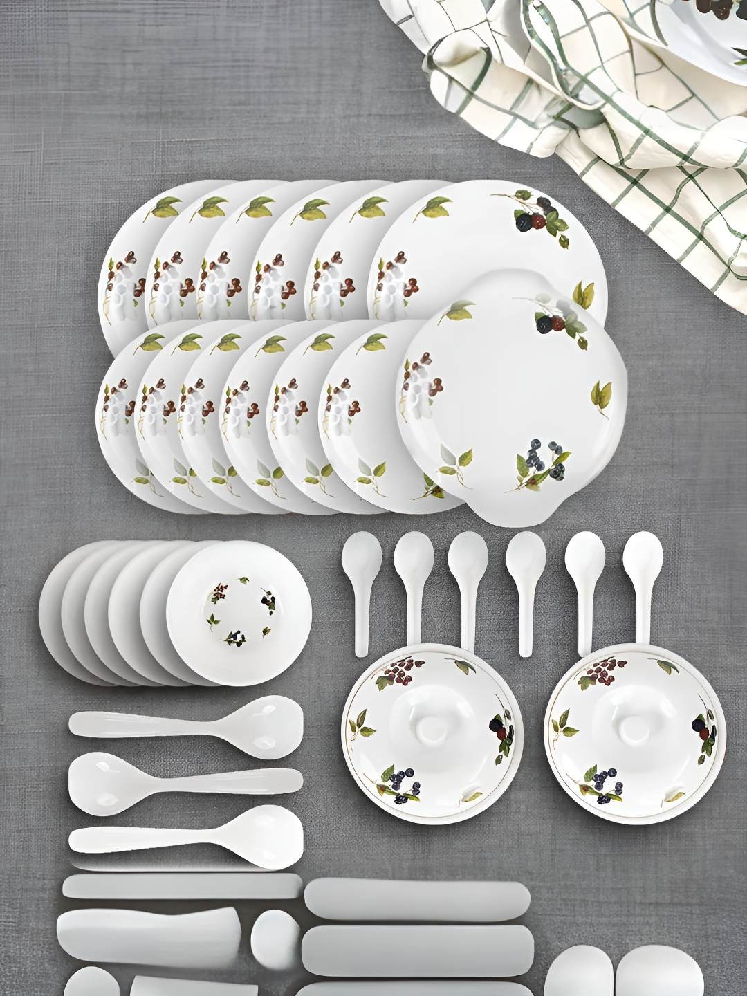 

USHA SHRIRAM Dine Smart White & Green 32 Pieces Melamine BPA Free Dinner Set