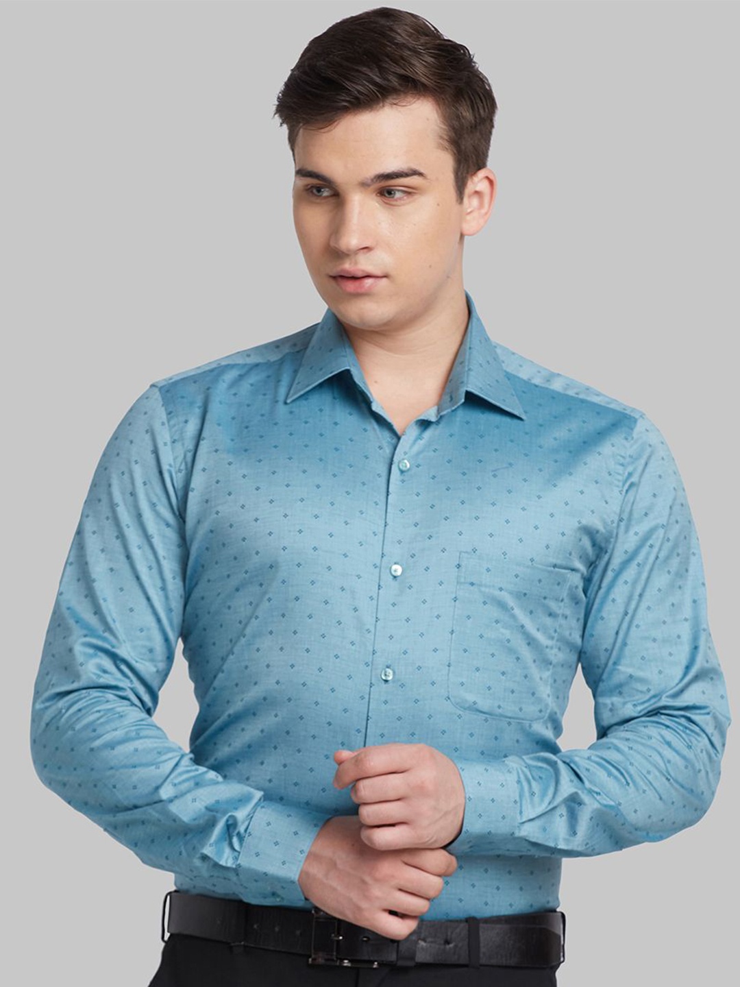 

Raymond Self Design Pure Cotton Contemporary Fit Shirt, Green