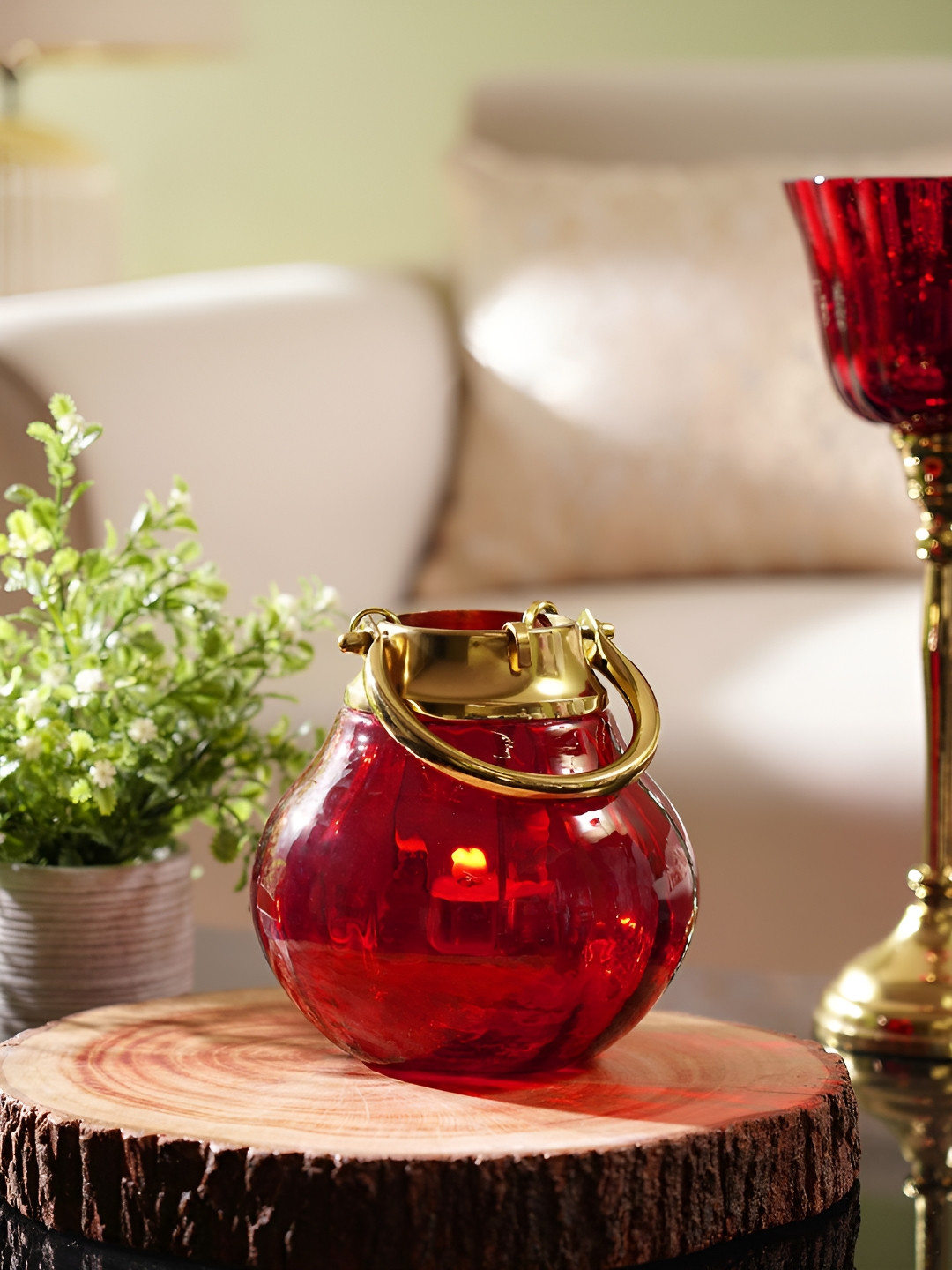 

Pure Home and Living Red & Gold-Toned Aluminium Candle Holder