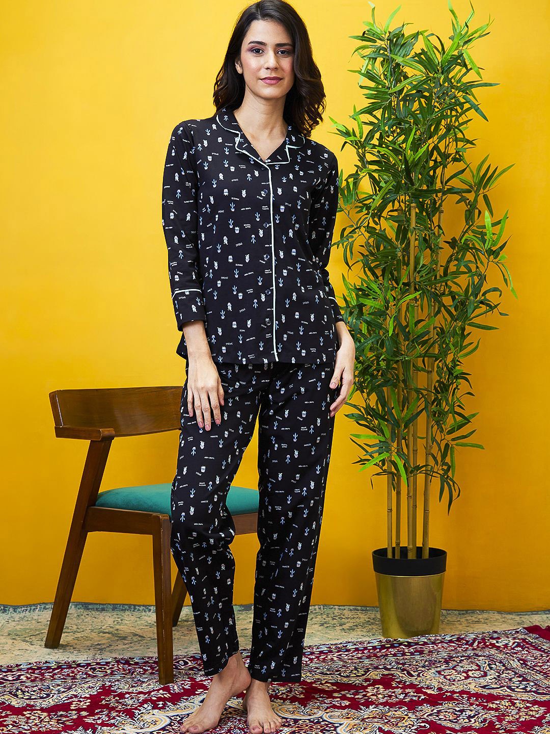 

AV2 Women Printed Night suit, Black