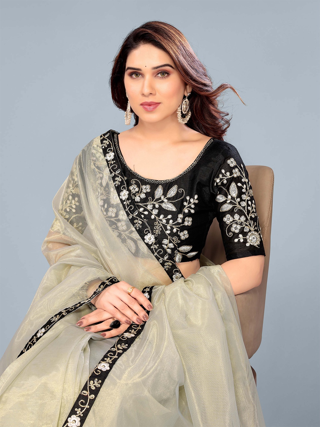 

Ashiya Fab Embellished Embroidered Net Saree, Grey