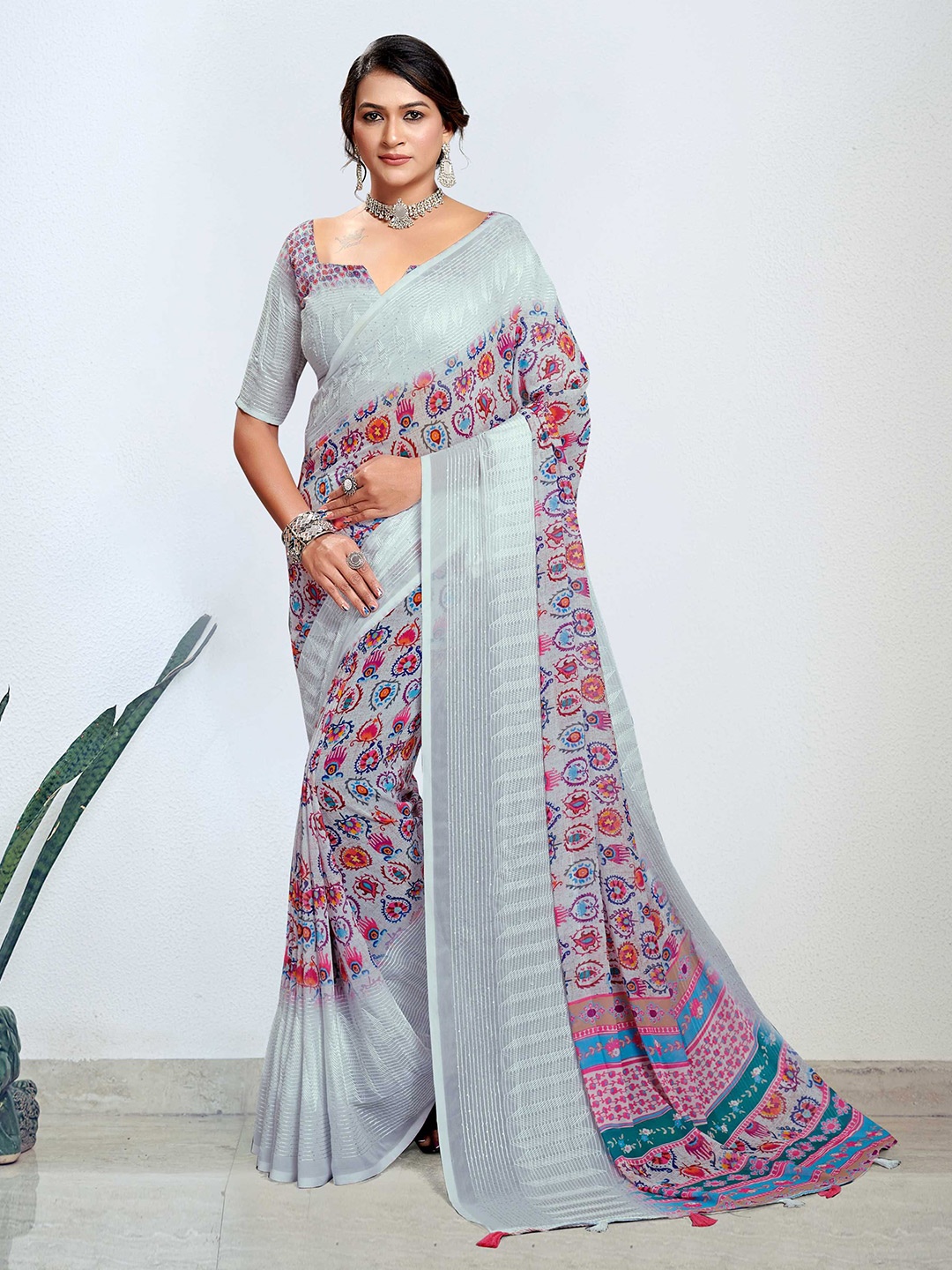 

Mitera Ethnic Motif Embellished Saree, Grey