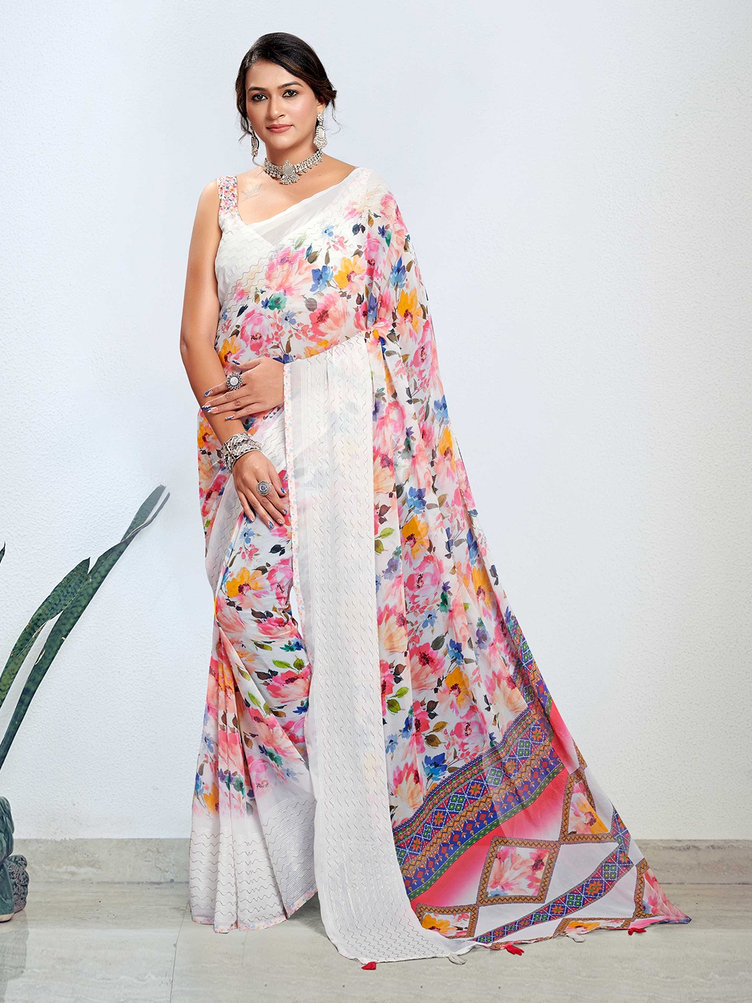 

Mitera Floral Poly Georgette Saree, Pink