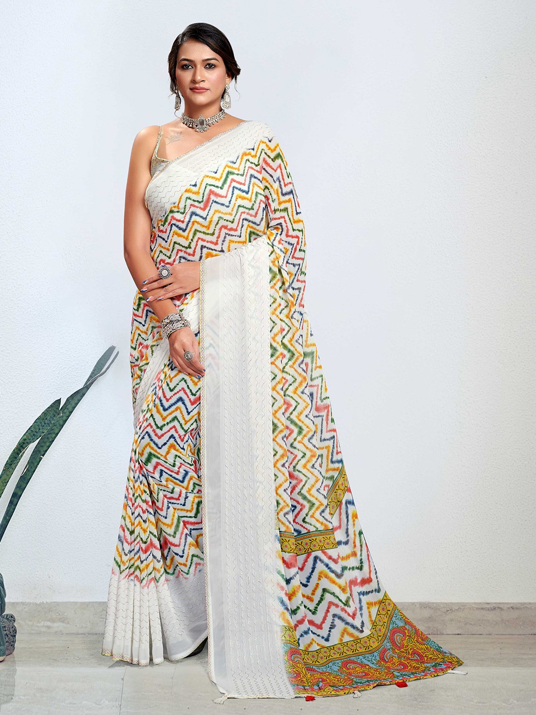 

Mitera Printed Saree, Yellow