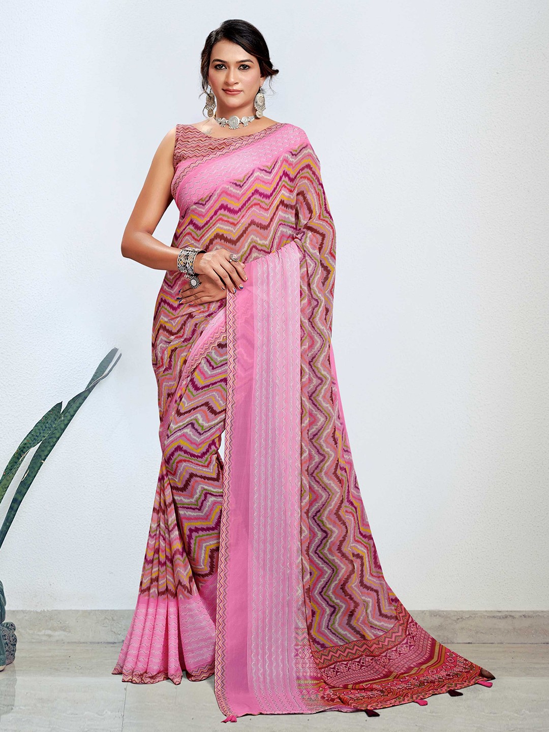 

Mitera Printed Saree, Pink