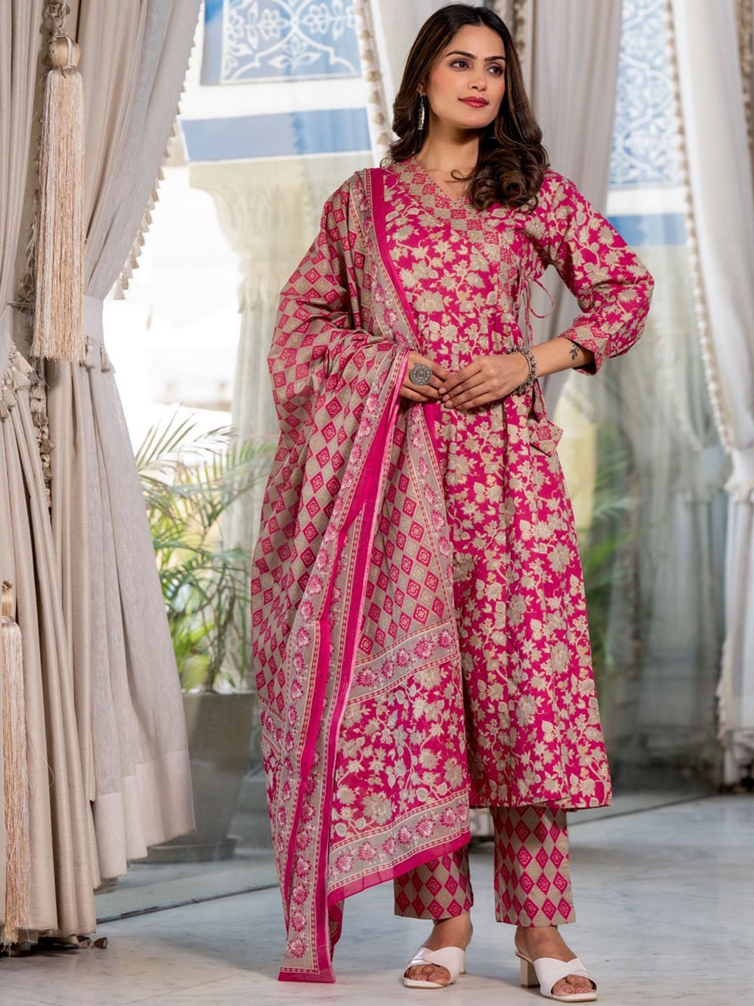 

VASVI Women Pure Cotton Kurta with Harem Pants & With Dupatta, Pink