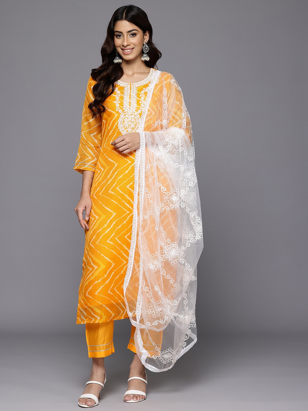 

Varanga Printed Thread Work Sequinned Kurta With Trousers & Dupatta, Yellow