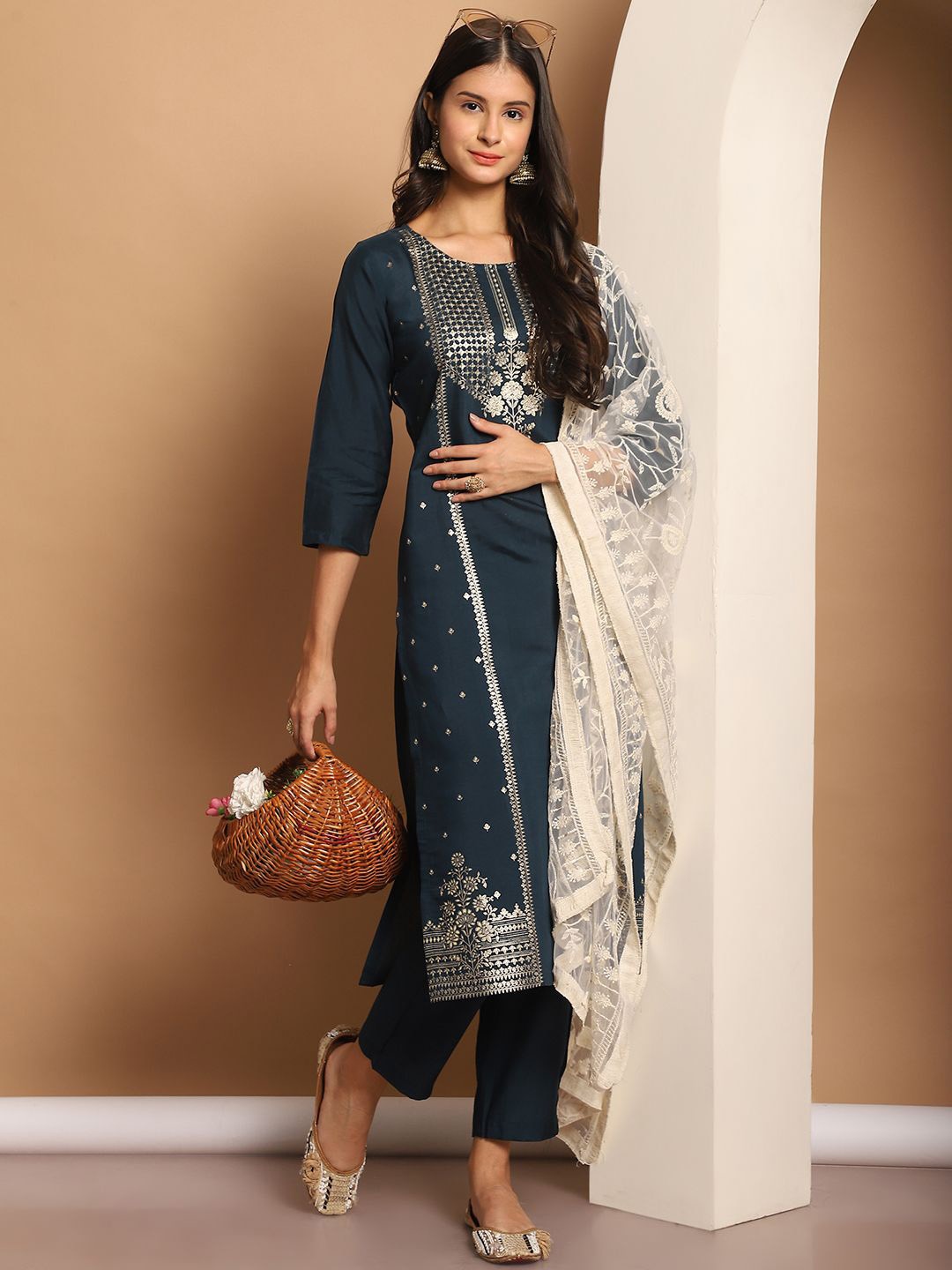 

Anouk Men Floral Printed Regular Thread Work Kurta with Trousers & With Dupatta, Teal