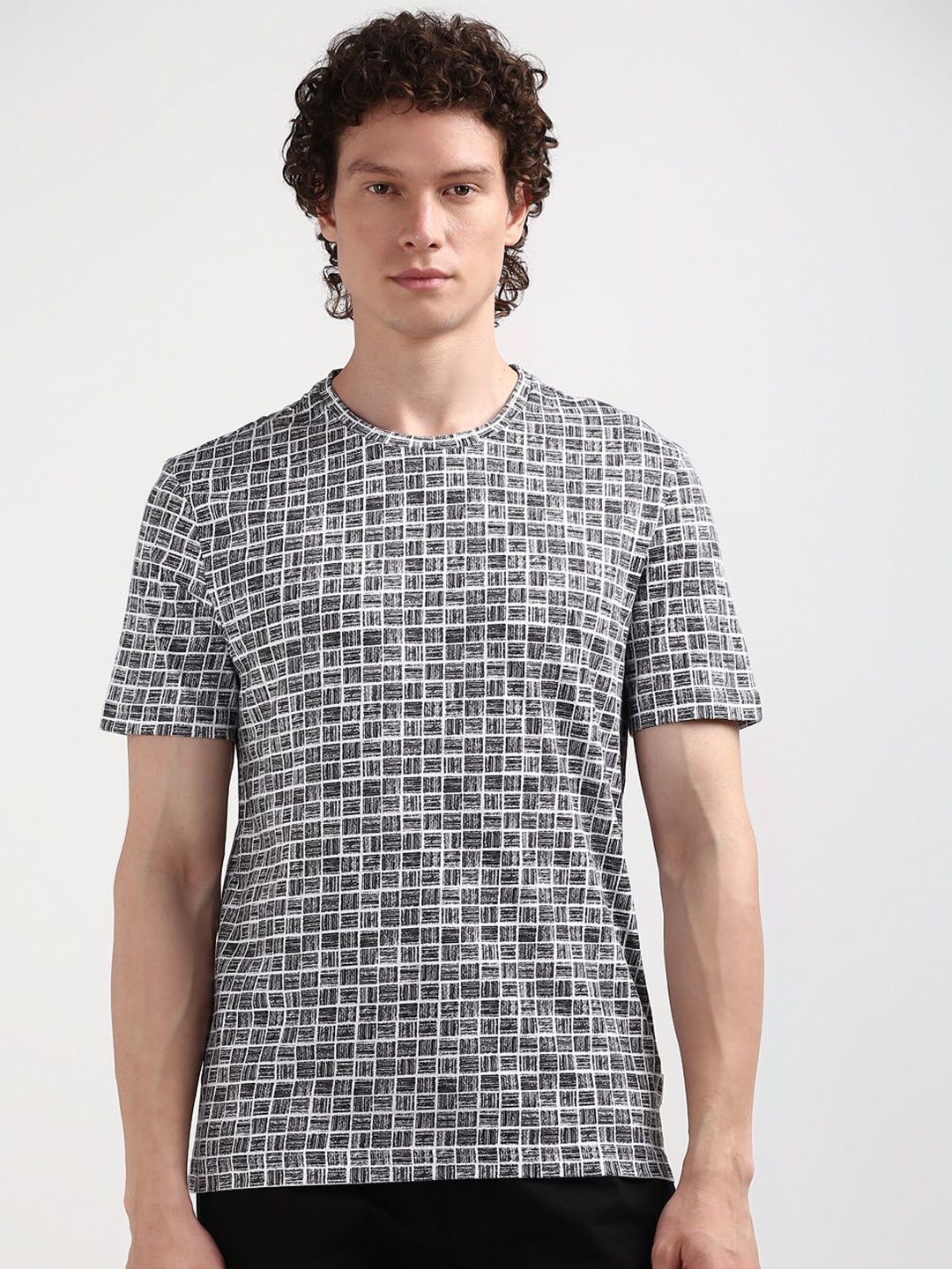 

Calvin Klein Men Round Neck Checked T-shirt, Black