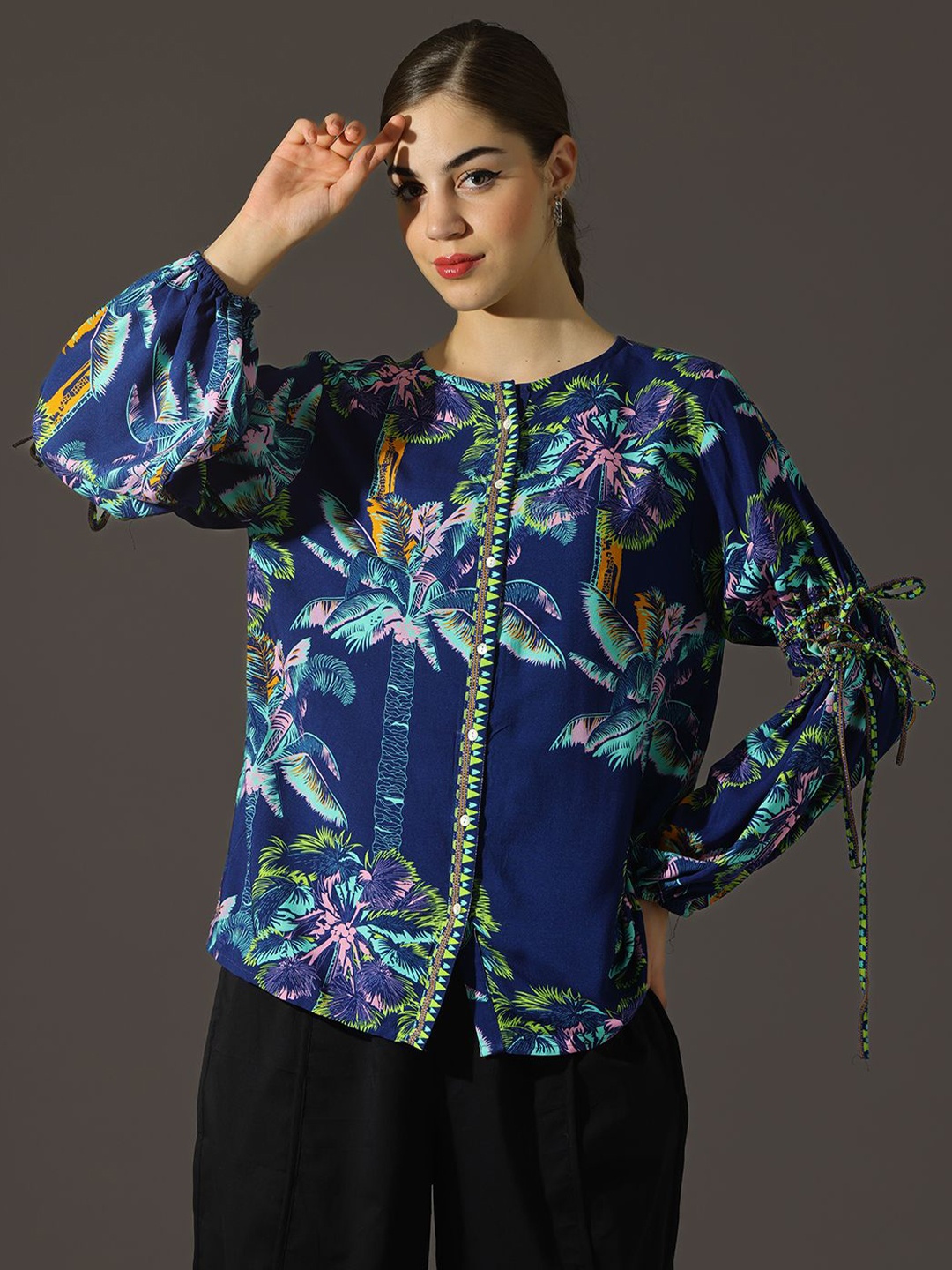 

Dora Dori Relaxed Fit Floral Printed Tie Up & Puff Sleeves Top, Navy blue