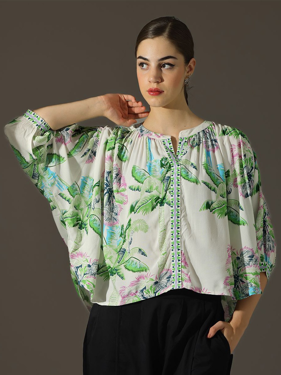 

Dora Dori Relaxed Fit High-Low Kimono Sleeves Top, White