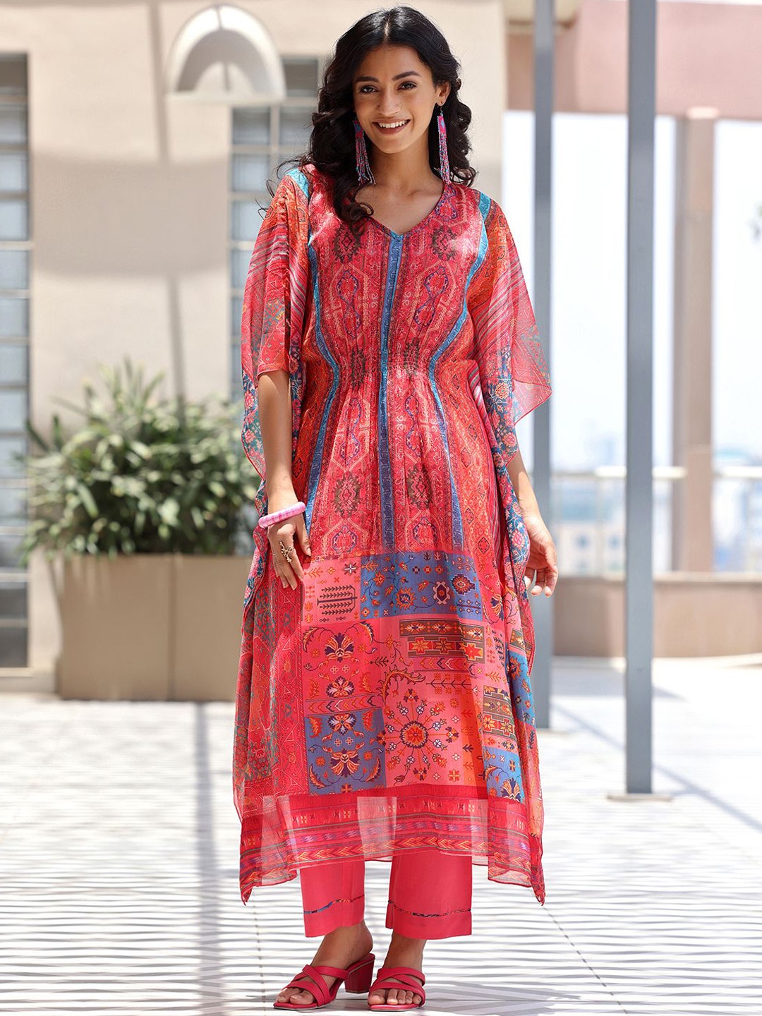 

Libas Women Ethnic motif Printed V-Neck Tunic With Trousers Co-Ords, Pink