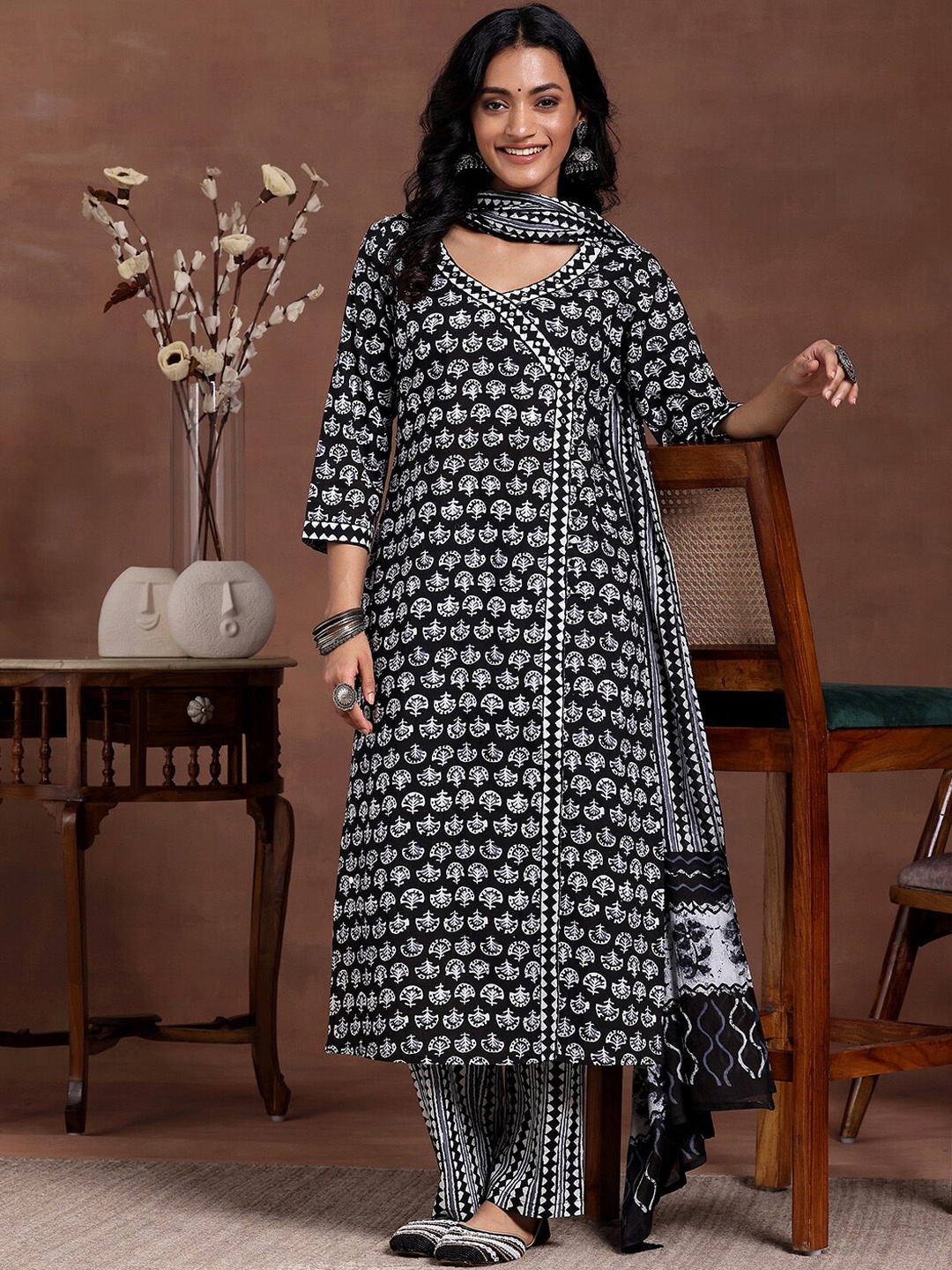 

Libas Women Pure Cotton Kurta with Trousers & With Dupatta, Black