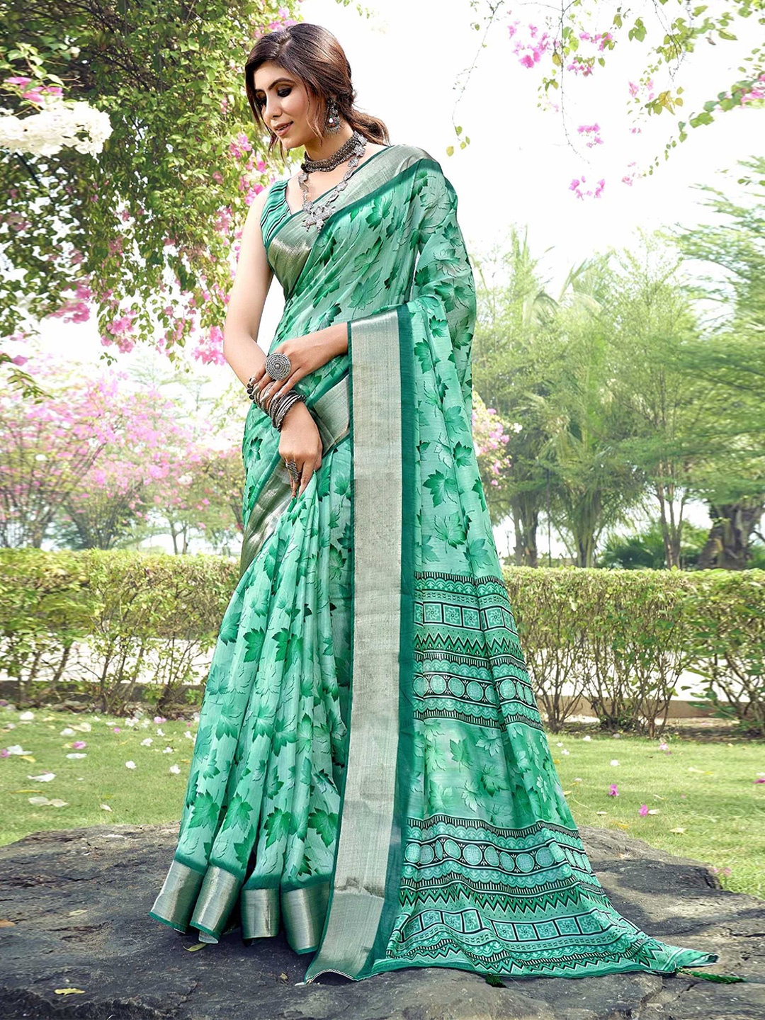 

Mitera Floral Zari Tussar Saree, Teal