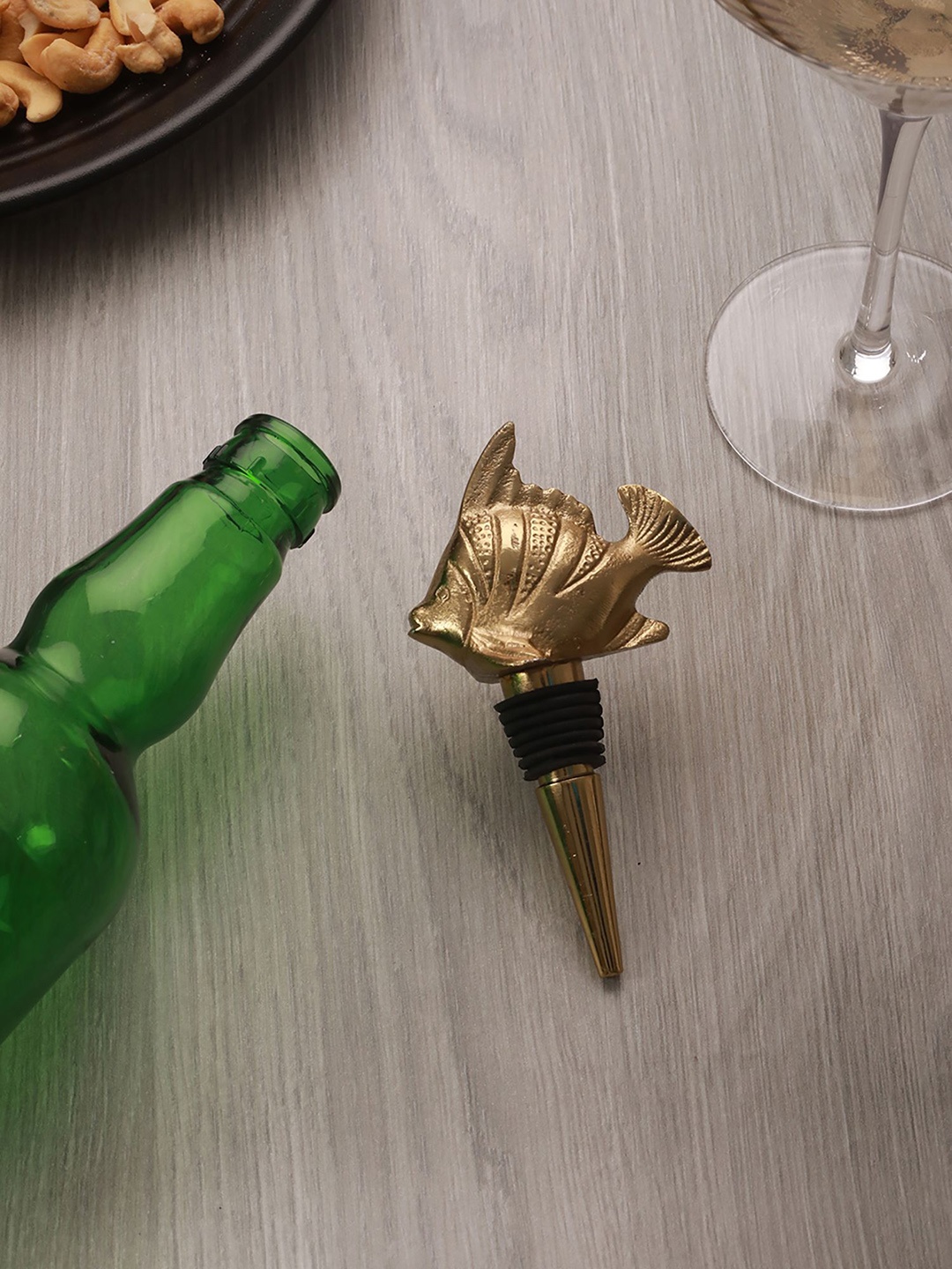 

Troveas Beige Fish Bottle Stopper, Gold