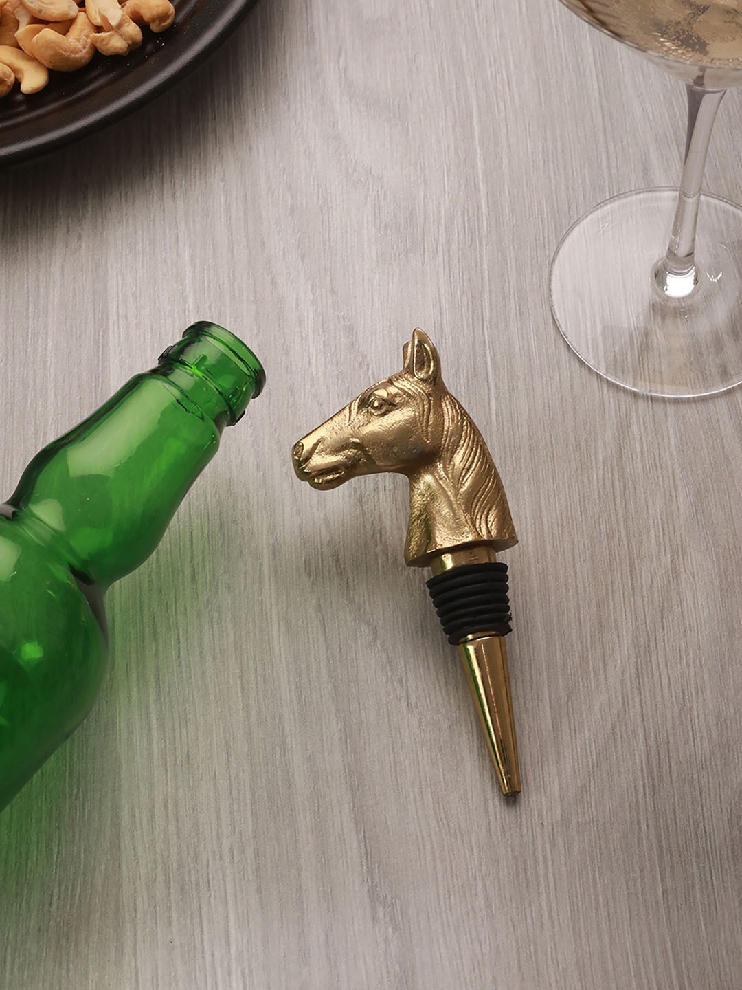 

Troveas Gold Toned Horse Textured Bottle Stoppers