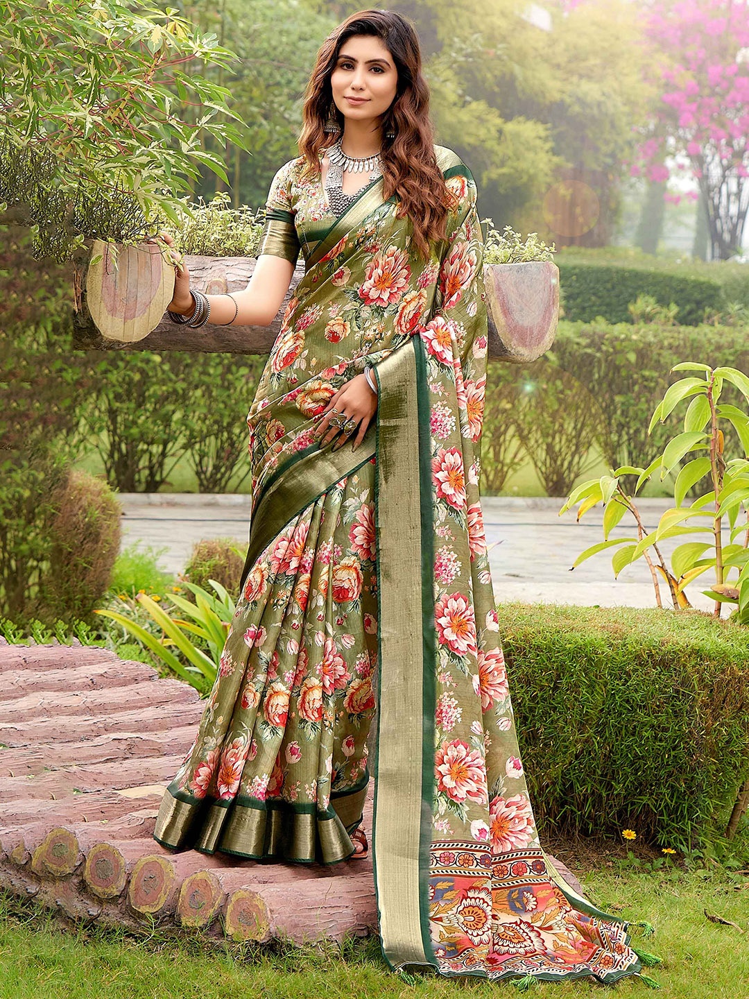 

Mitera Floral Zari Tussar Saree With Blouse Piece, Green