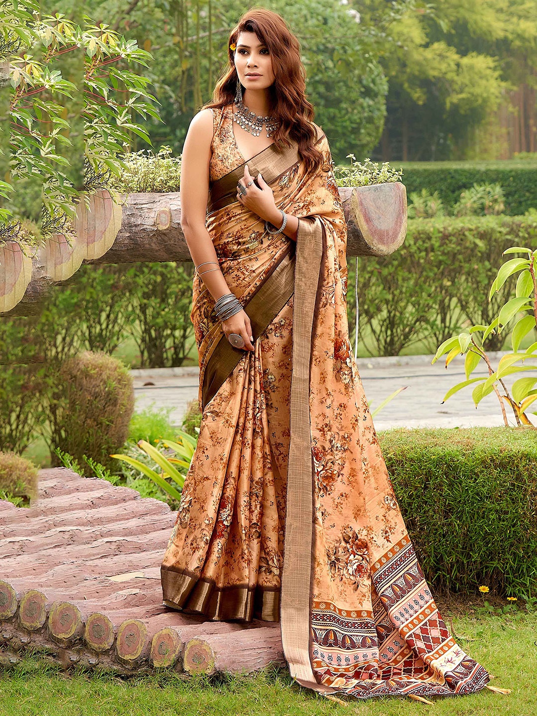 

Mitera Ethnic Motifs Printed Zari Tussar Saree, Peach