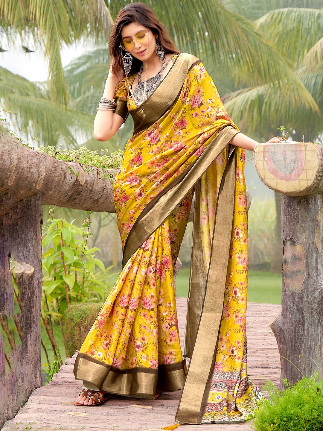 

Mitera Zari Floral Tussar Saree, Yellow