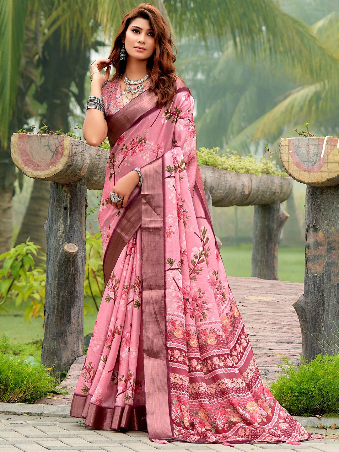 

Mitera Floral Zari Tussar Saree, Pink