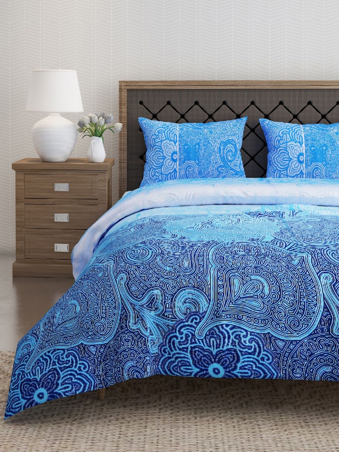 

Aura Navy Blue & White Printed 160 TC Cotton King Bedsheet With 2 Pillow Covers