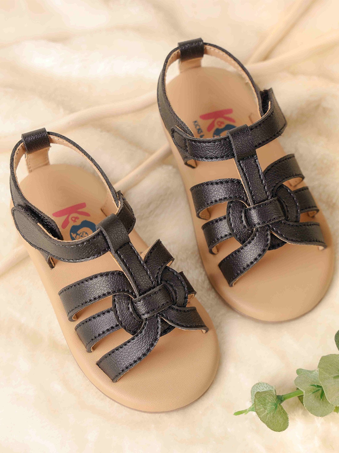 

KICKS & CRAWL Girls Open Toe Flats, Black