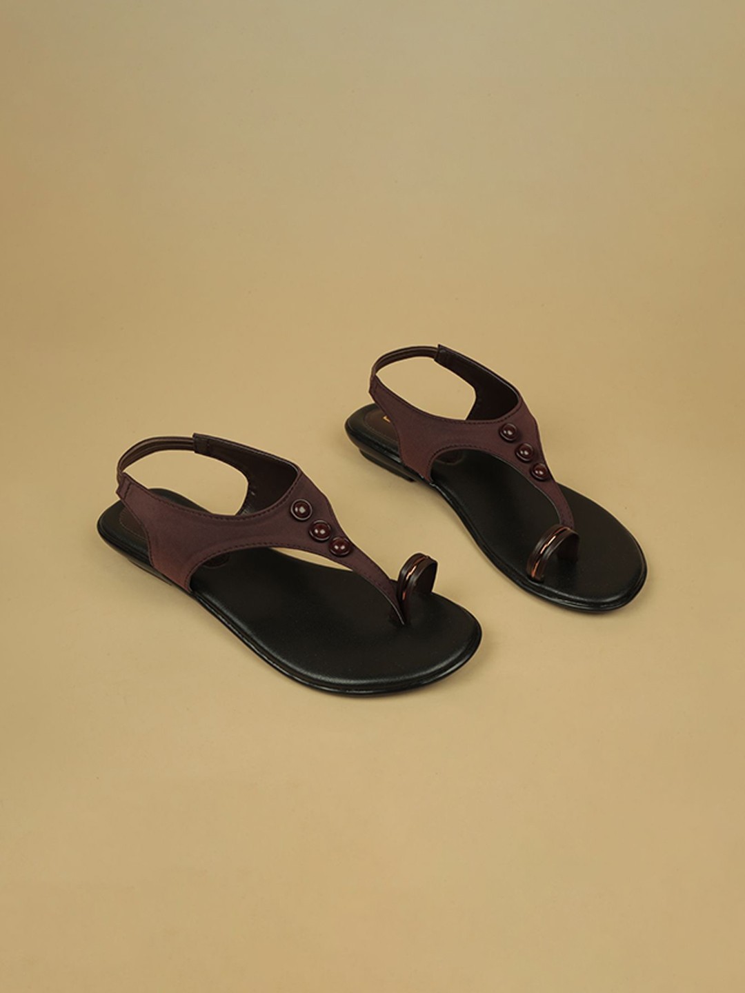 

Ozuri Women One Toe Flats, Brown