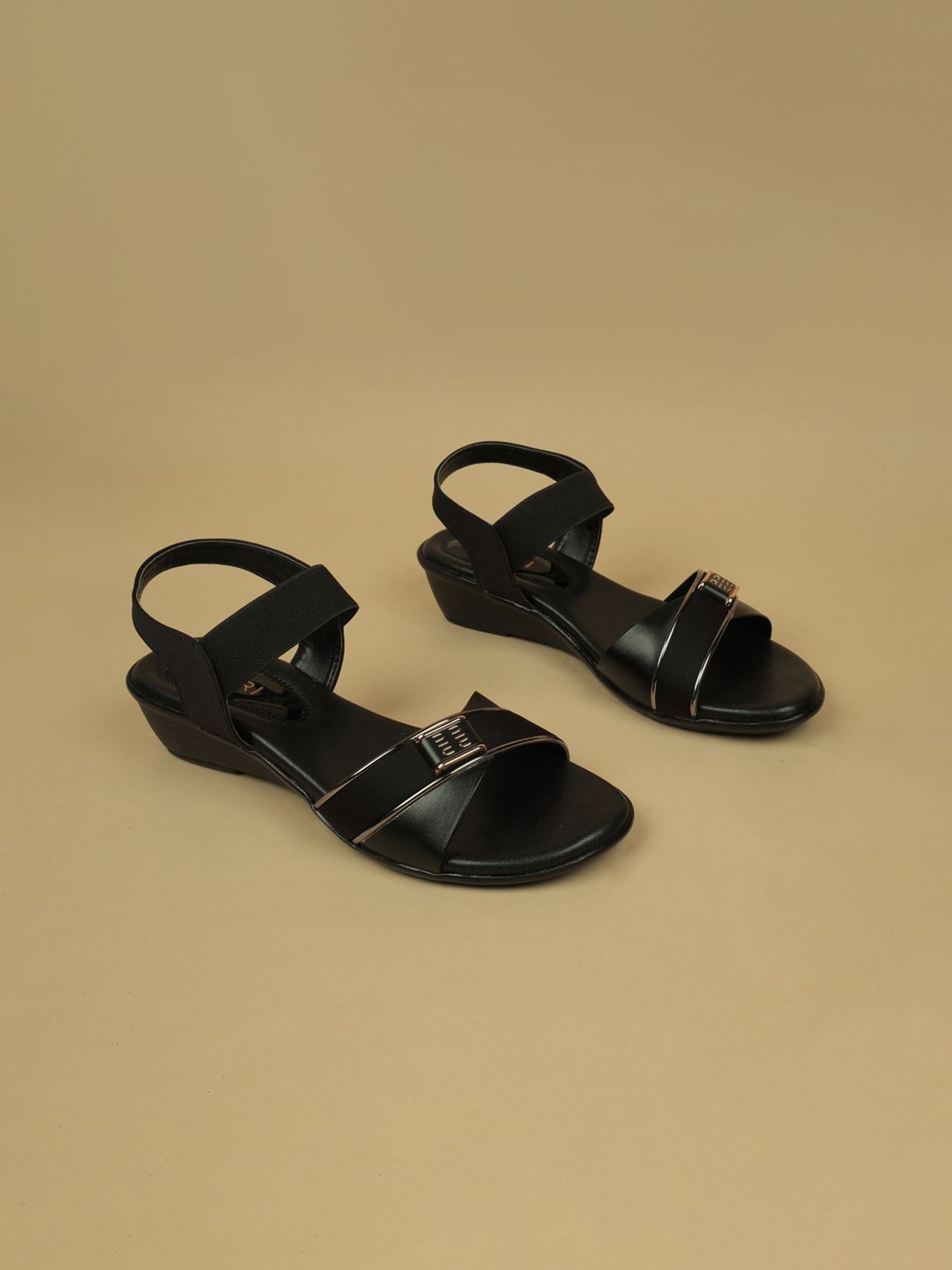 

Ozuri Colourblocked Wedge Sandals with Buckles, Black