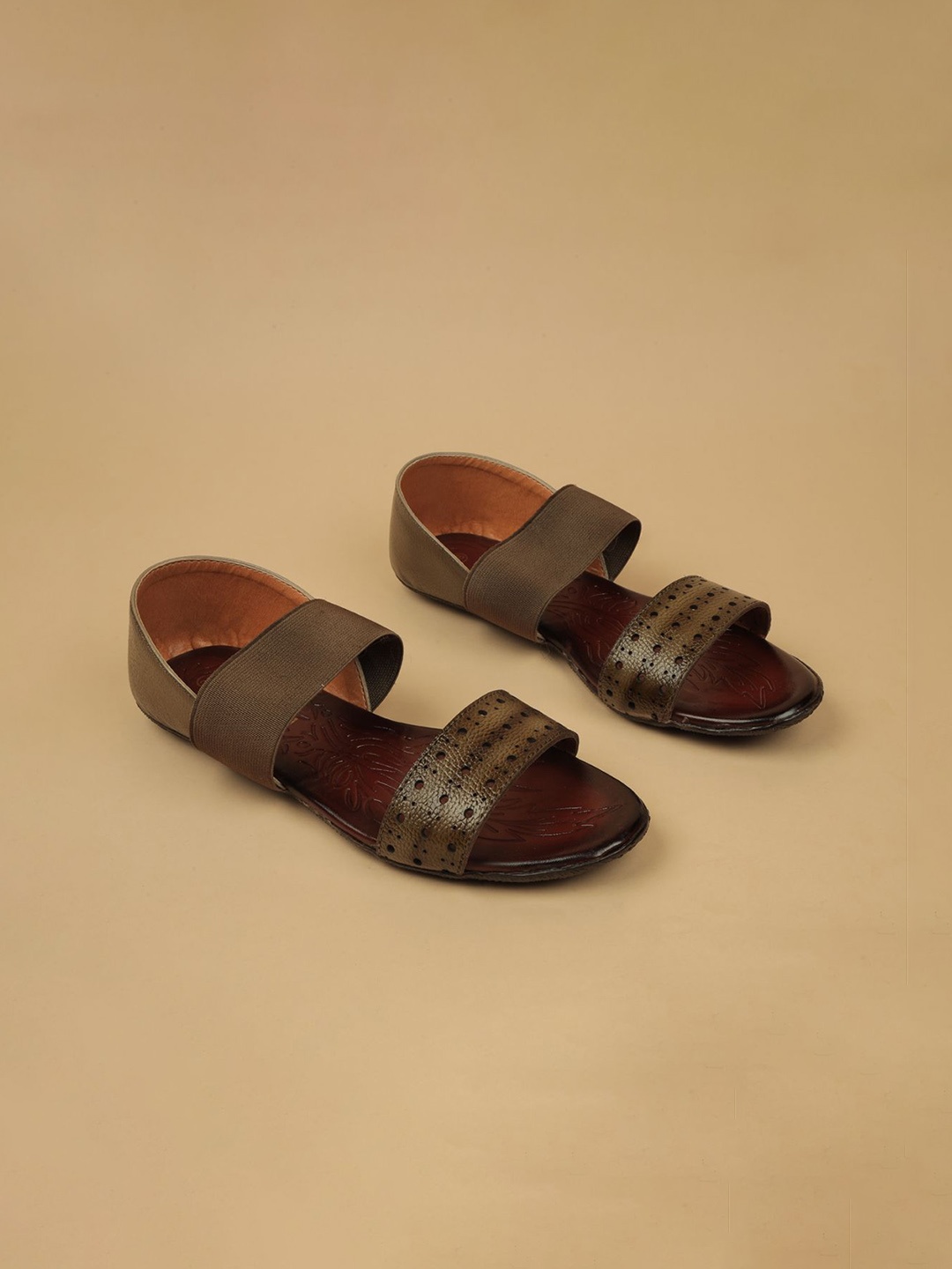 

Ozuri Women Open Toe Flats, Brown