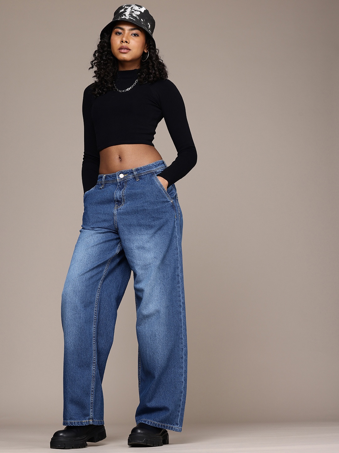 

The Roadster Life Co. Women Pure Cotton Comfort 90's Baggy Fit Low-Rise Light Fade Jeans, Blue