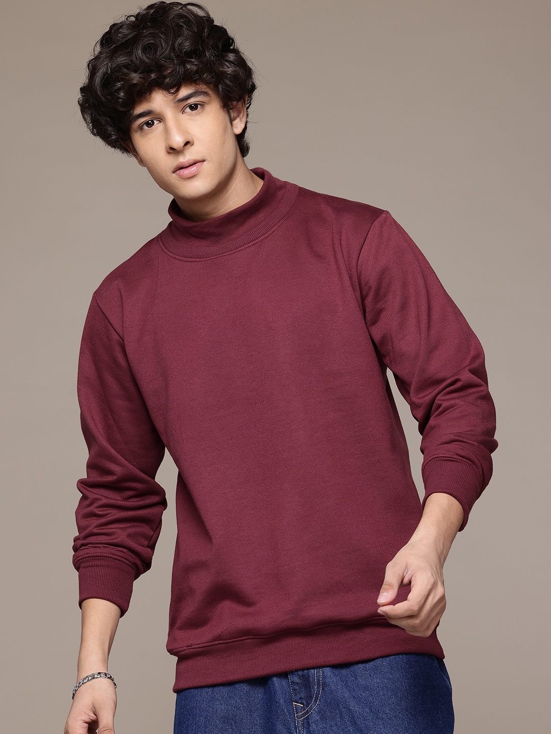 

The Roadster Lifestyle Co. Men High Neck Sweatshirt, Burgundy