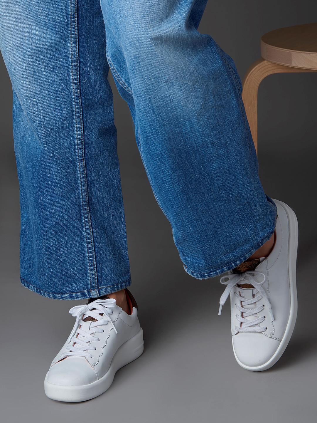 

Oroh Women Leather Sneakers, White