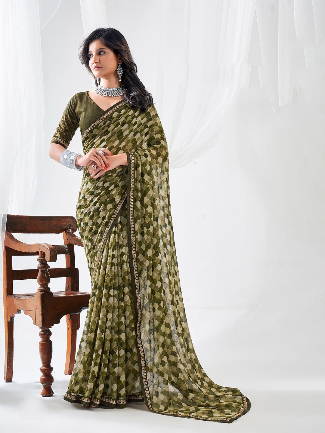 

Mitera Geometric Printed Saree, Green