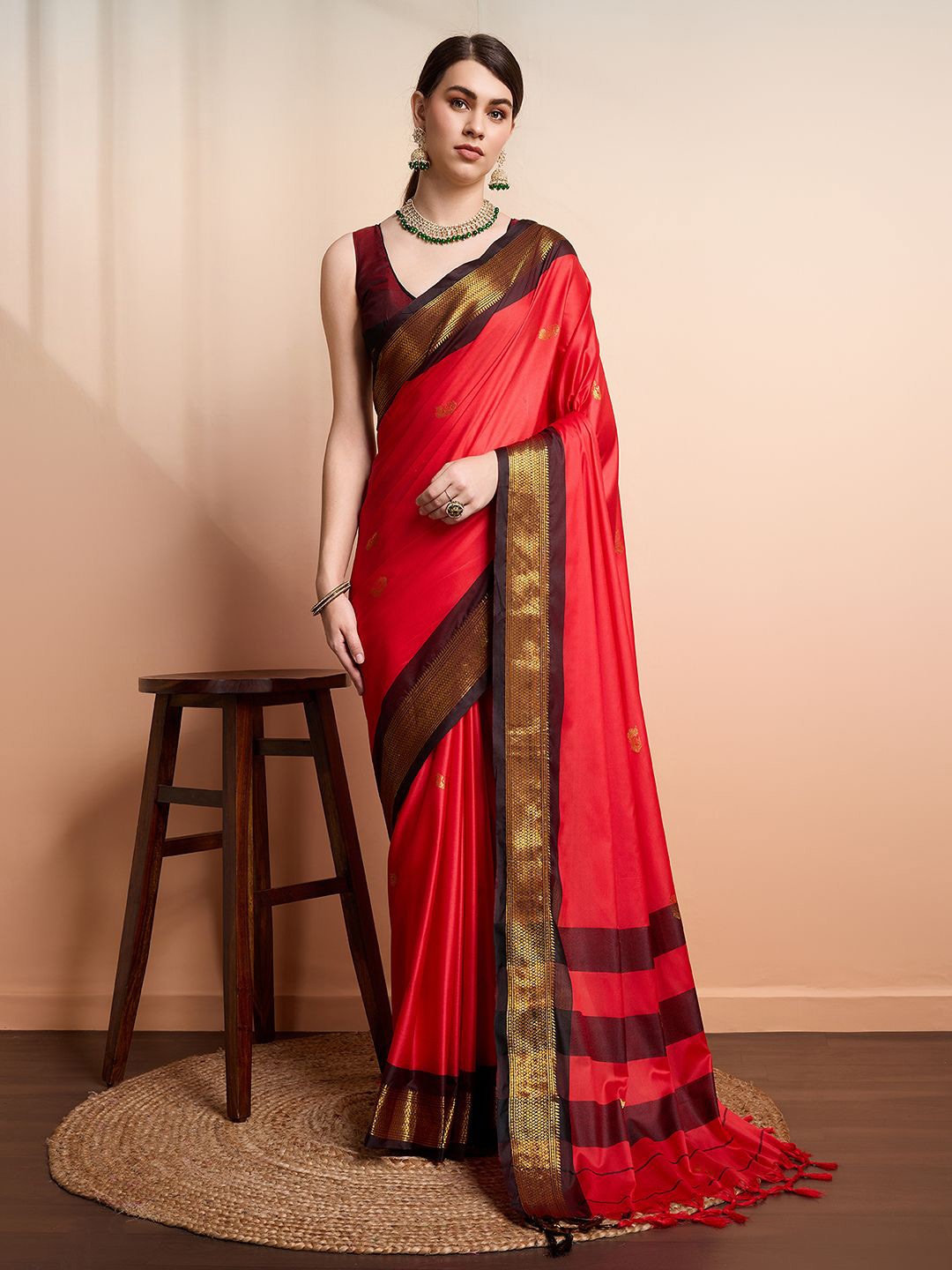 

SGF11 Ethnic Motifs Woven Design Zari Kanjeevaram Silk Saree, Red