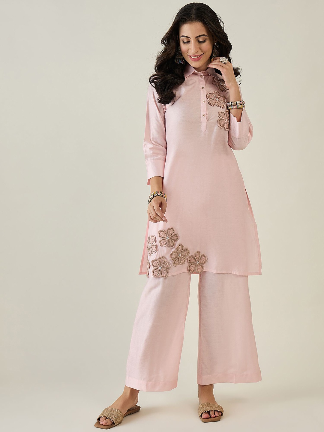 

Madhuni Women Floral Embroidered Regular Patchwork Kurta with Palazzos, Pink