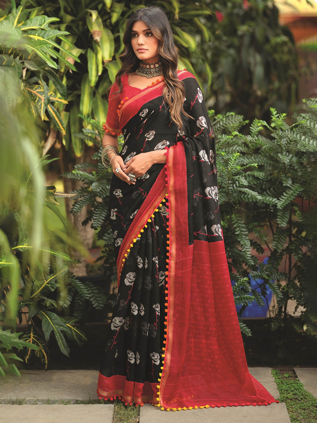 

Mitera Floral Saree with blouse, Black