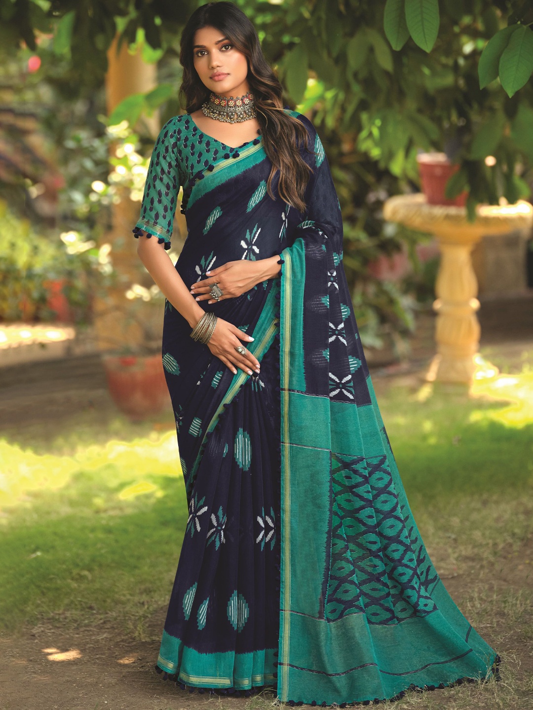 

Mitera Woven Design Zari Saree, Navy blue