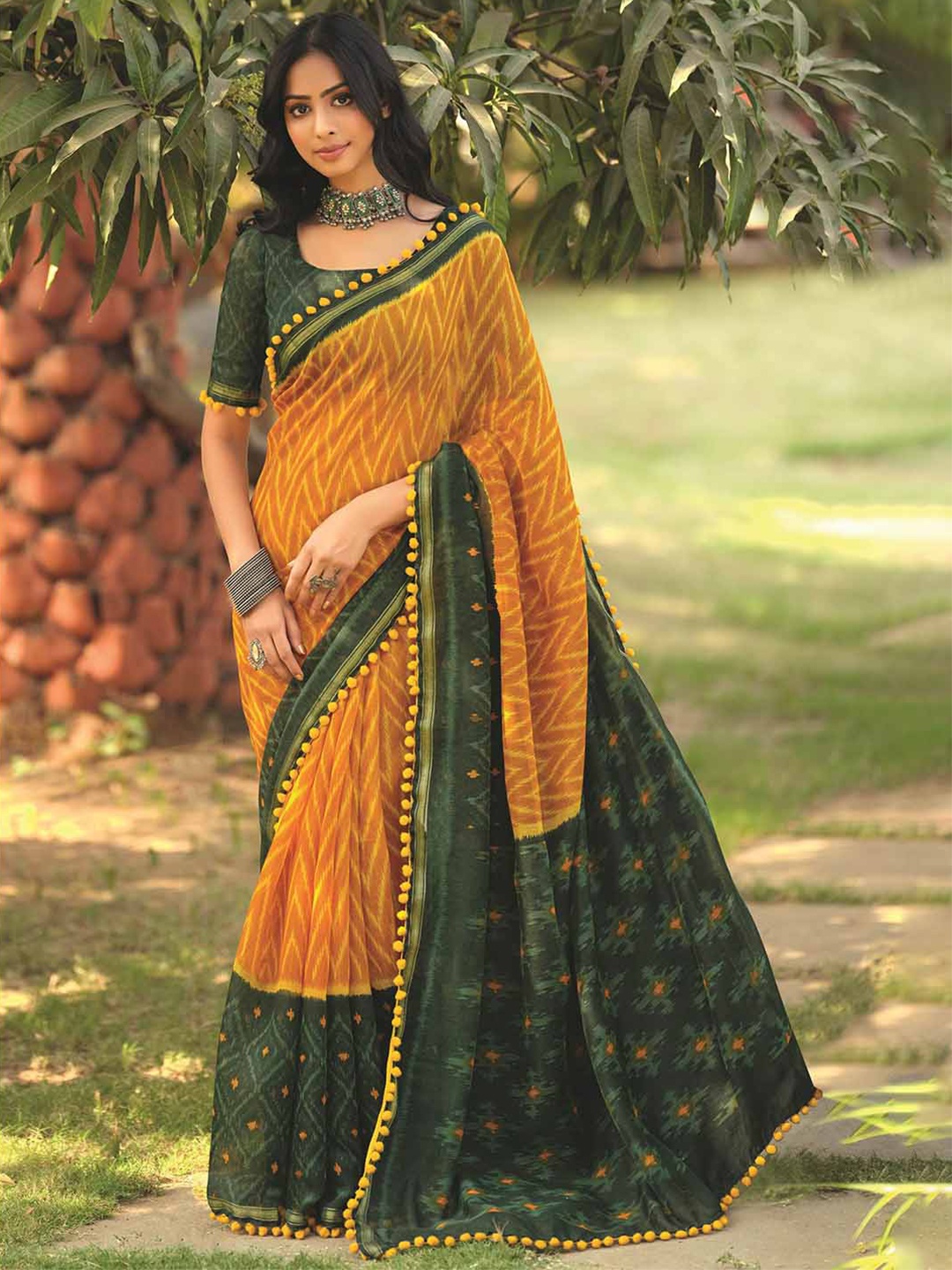 

Mitera Printed Saree, Mustard
