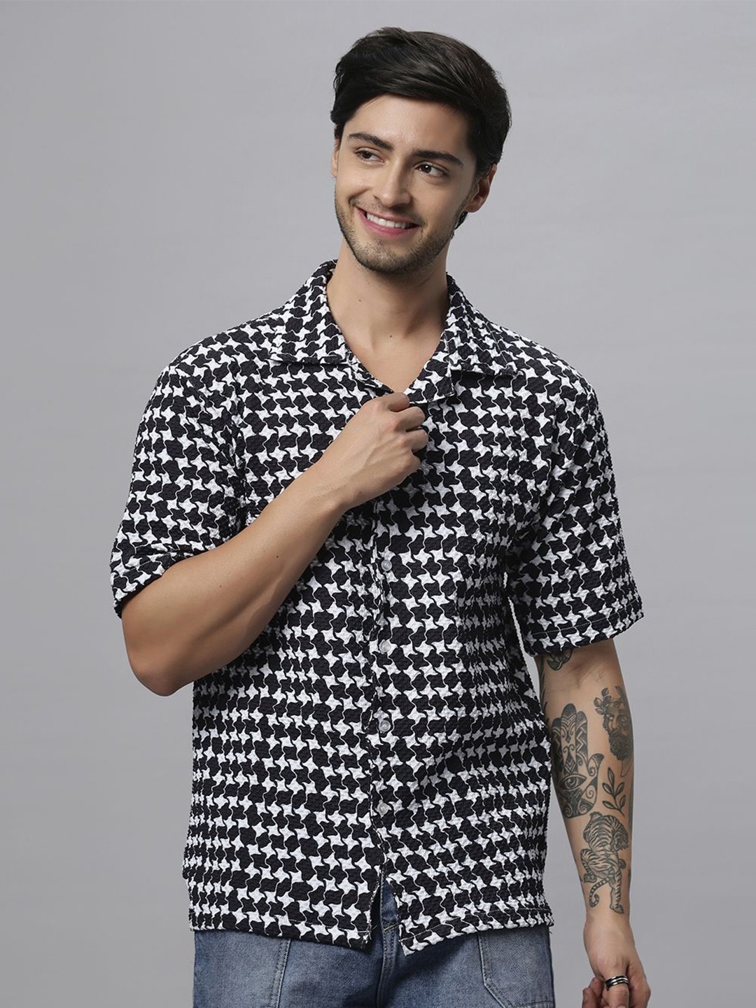 

N AND J Men Relaxed Opaque Printed Casual Shirt, Black