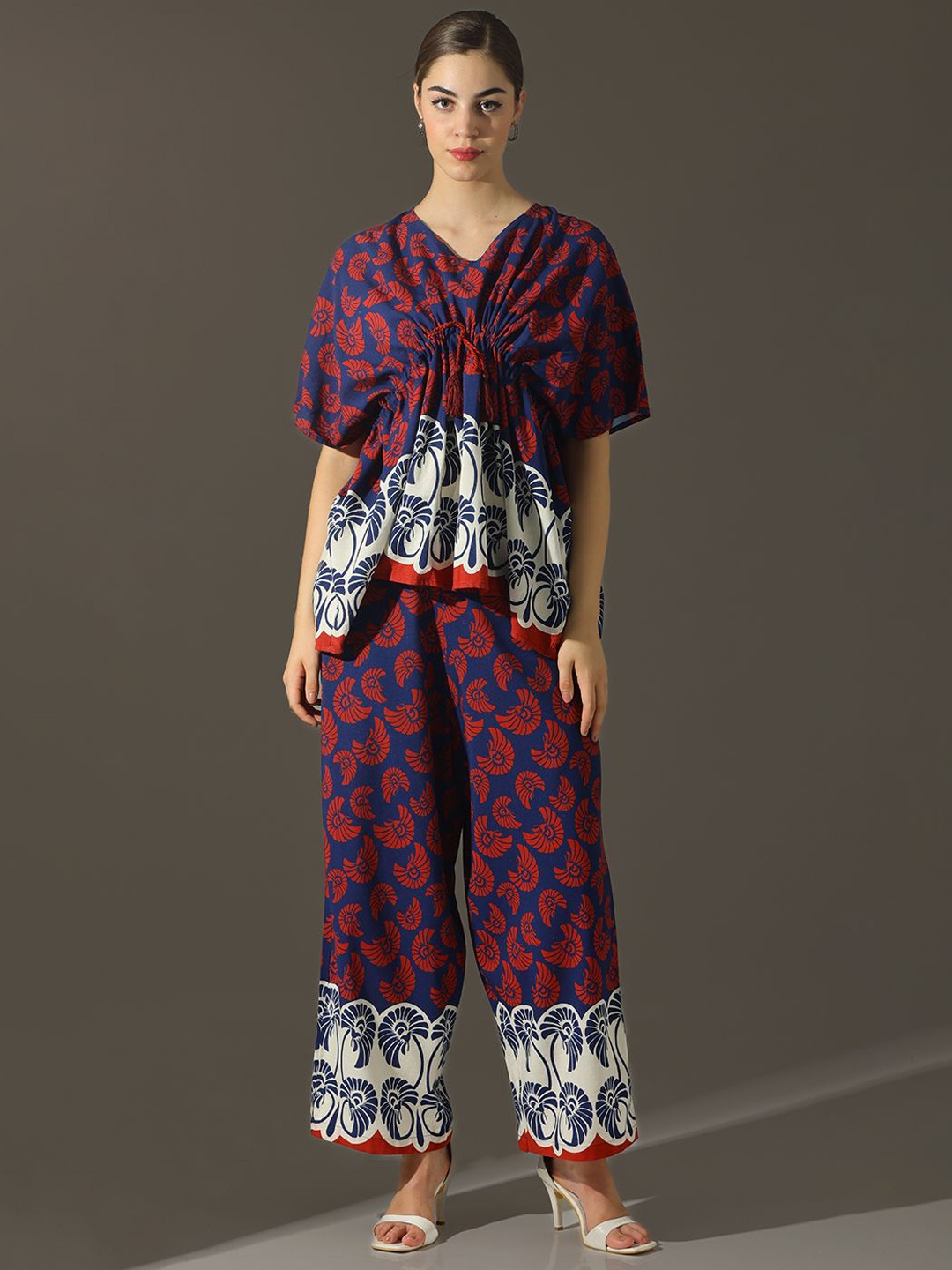 

Dora Dori Relaxed Fit Floral Printed Kimono Sleeves Top & Palazzos, Navy blue