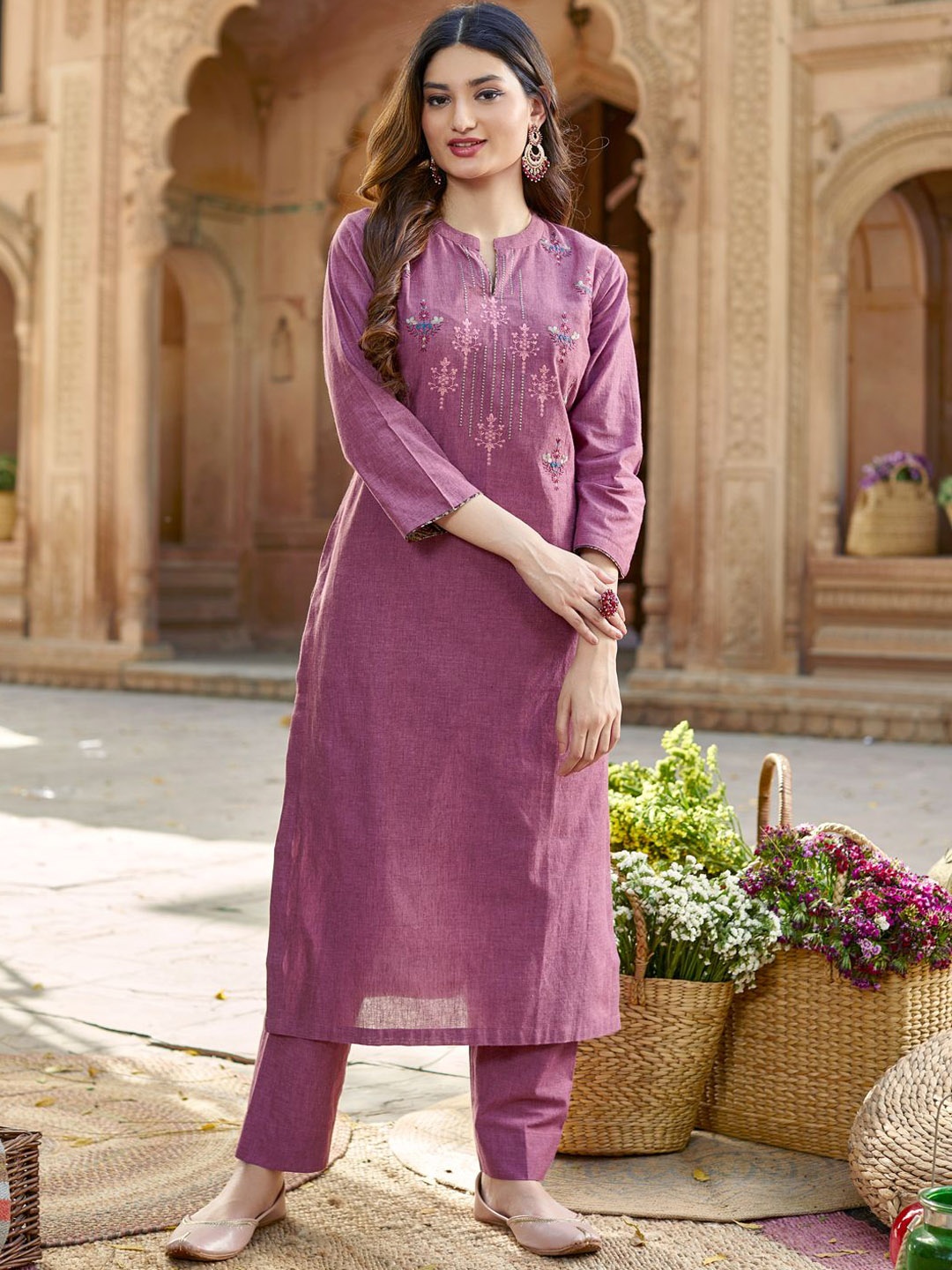 WOMEN PLUS Women Floral Thread Work Handloom Kurta, Purple