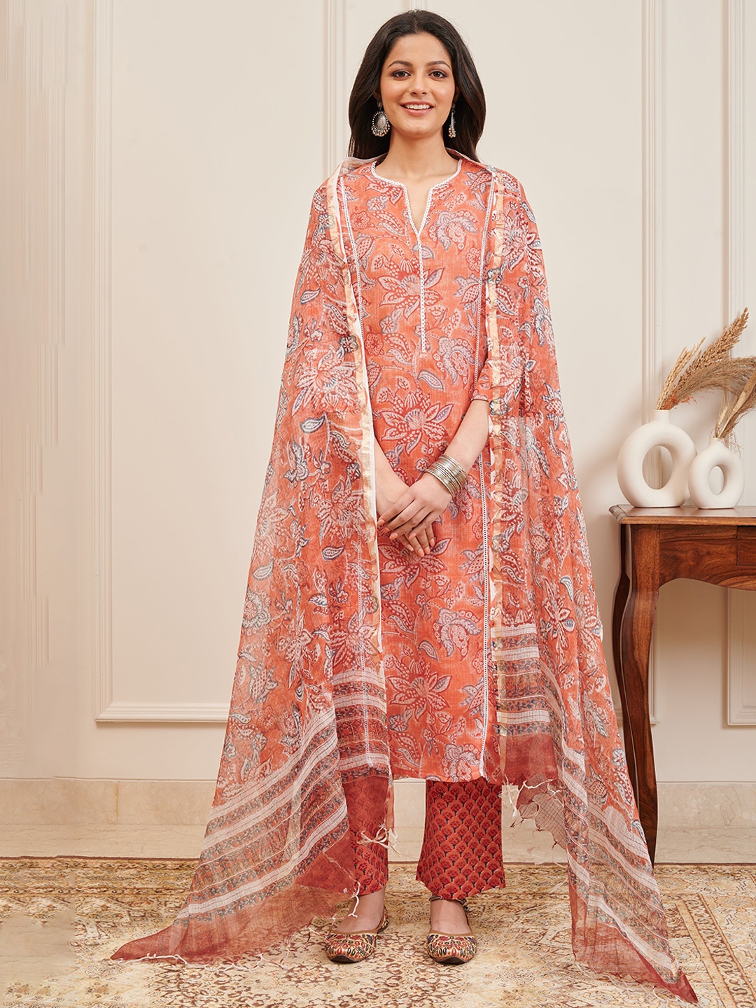 

Tahiliya Women Ethnic Motifs Printed Thread Work Handloom Kurta, Orange