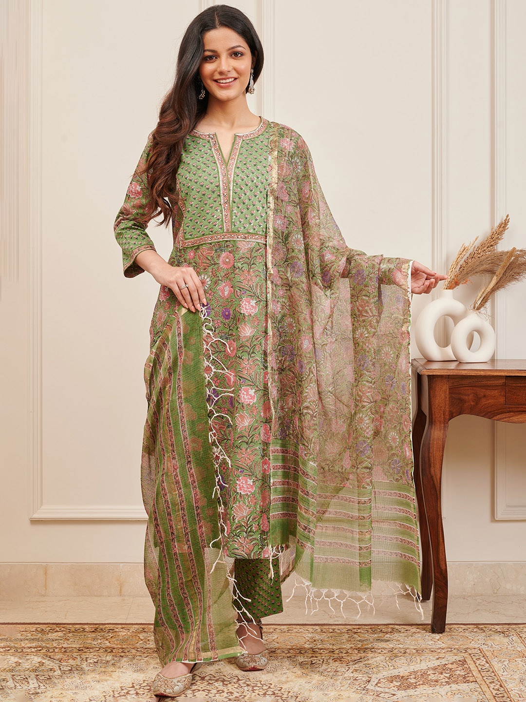 

Tahiliya Women Floral Yoke Design Handloom Kurta, Green