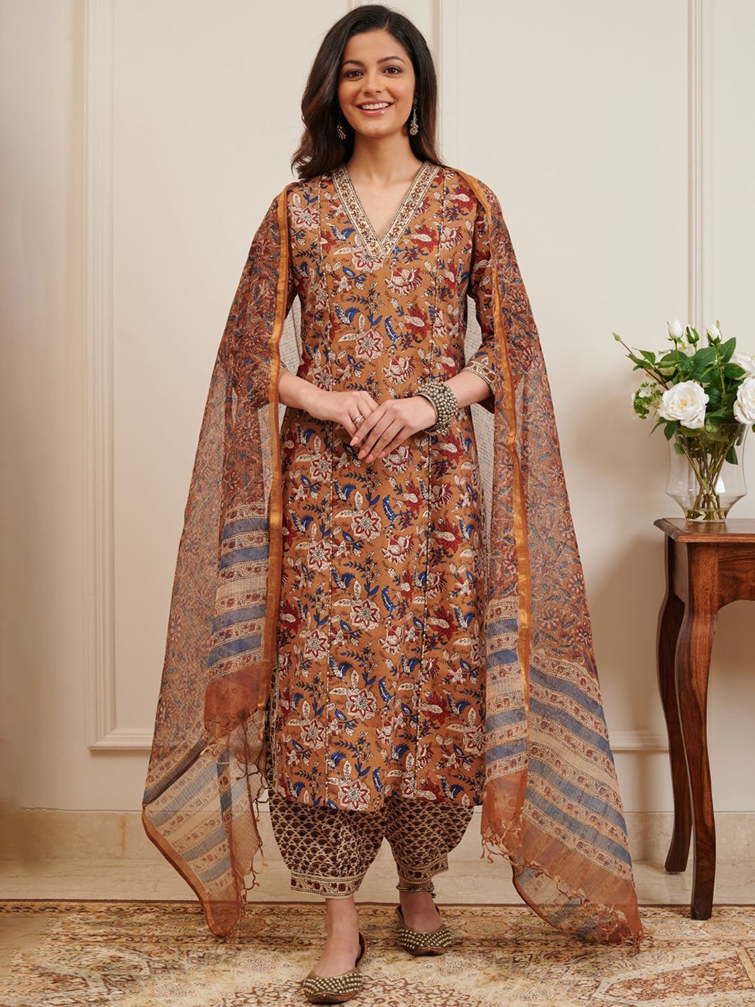 

Tahiliya Women Floral Printed Flared Sleeves Sequinned Handloom Kurta, Brown