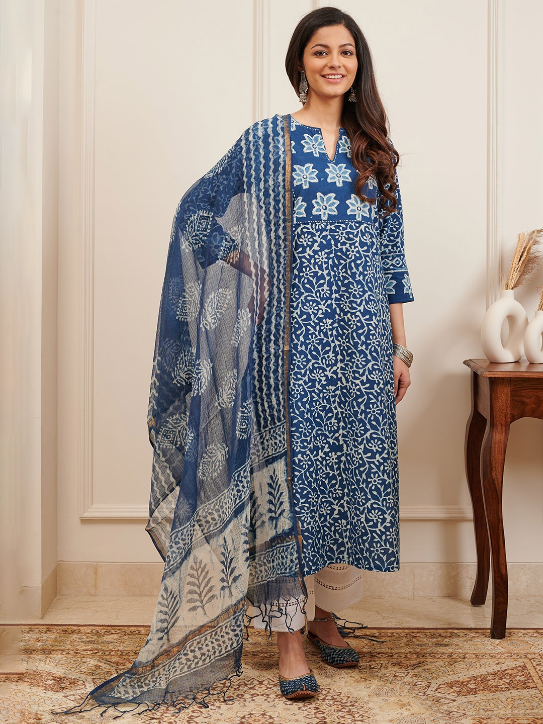 

Tahiliya Women Ethnic Motifs Printed Thread Work Handloom Kurta, Blue