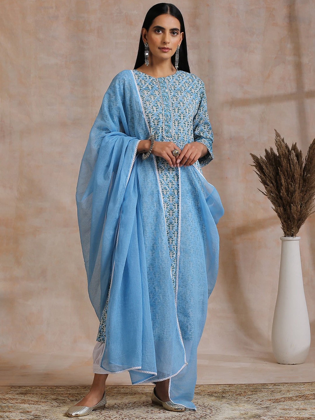 

Tahiliya Women Floral Hand Block Printed Handloom Kurta, Blue