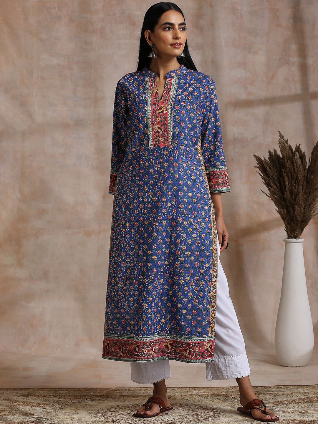 

Tahiliya Women Floral Printed Thread Work Handloom Kurta, Blue