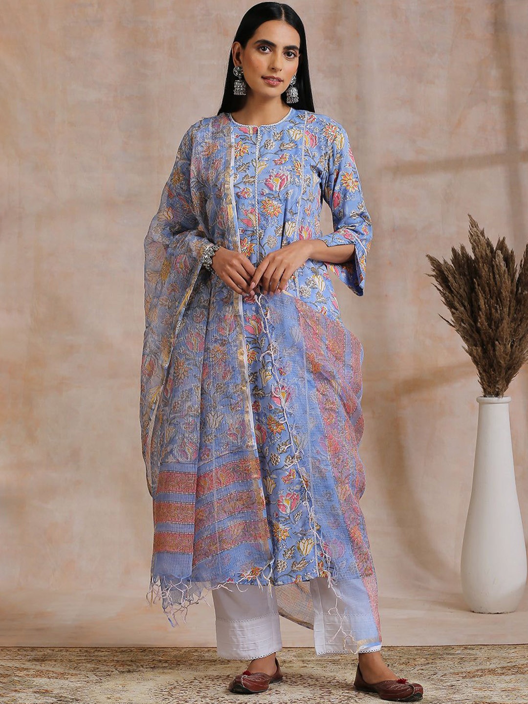 

Tahiliya Women Block Floral Printed Handloom Kurta, Blue