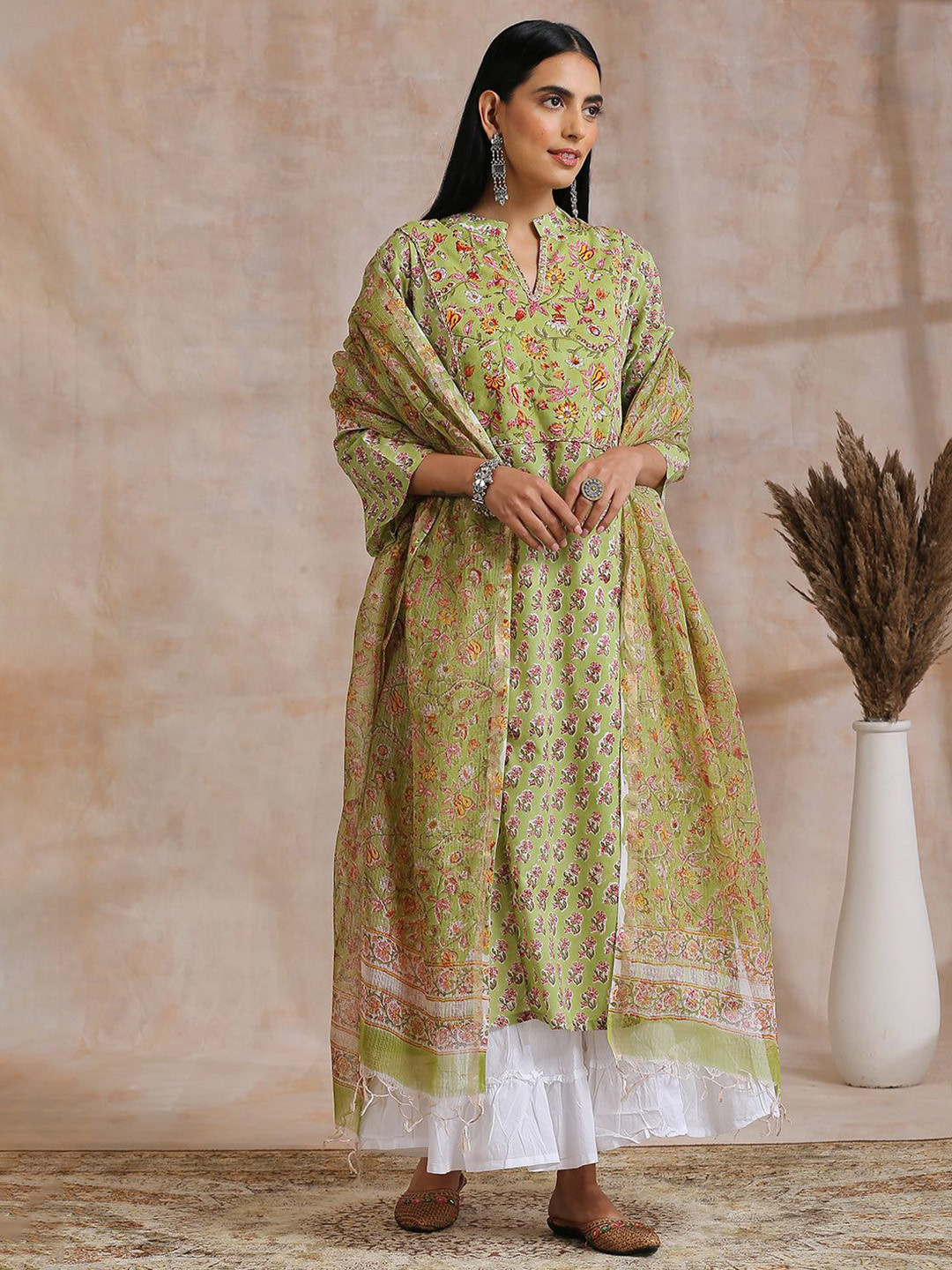 

Tahiliya Women Floral Printed Sequenced Flared Sleeves Handloom Anarkali Kurta, Green